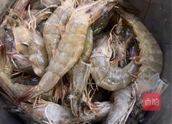 青椒炒鲜虾的做法图解1