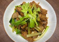 五花肉炒豆干