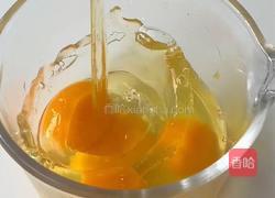 入口滑嫩、菌菇鲜香的菌菇滑蛋真的绝了～超简单哟～的做法图解2