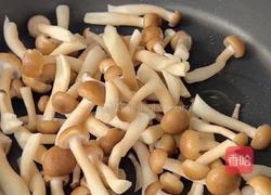 入口滑嫩、菌菇鲜香的菌菇滑蛋真的绝了～超简单哟～的做法图解3
