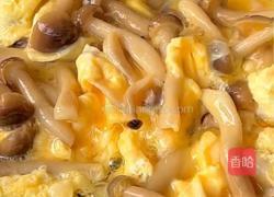 入口滑嫩、菌菇鲜香的菌菇滑蛋真的绝了～超简单哟～的做法图解7