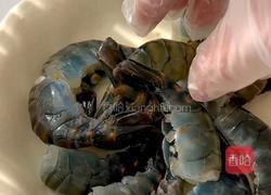 蒜香罗氏虾的做法图解2