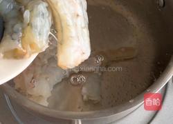 酸辣柠檬虾的做法图解2