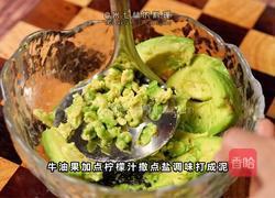 松露牛油果蒜香虾的做法图解2