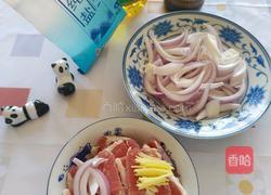 洋葱炒肉的做法图解2