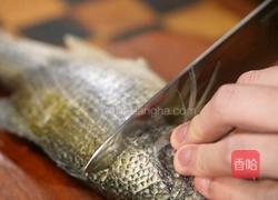松露黄油烤鲈鱼的做法图解1