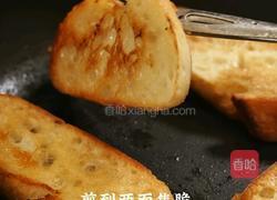 黑松露滑蛋菌菇培根三明治的做法图解2