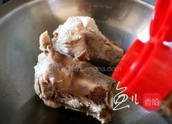 酸菜炖大骨的做法图解7