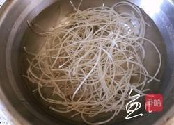 卷心菜炒粉条的做法图解1