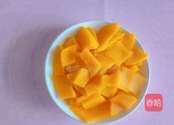 小蜜蜂奶黄包的做法图解1