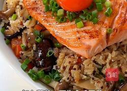三文鱼菌菇闷饭的做法图解8