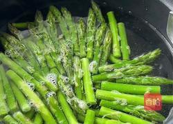 百山祖蒜香芦笋炒牛肉的做法图解3