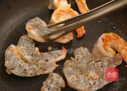 黑松露牛油果虾仁烘蛋的做法图解5