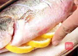 地中海柠檬烤鲈鱼的做法图解3
