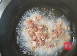 口蘑炒鸡腿肉的做法图解2
