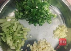 灵魂尖椒肉粒拌面捞汁的做法图解2