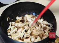 加拿大北极虾菌菇炊饭的做法图解3